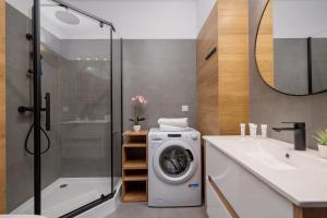 Wybickiego Stylish Apartments with Parking and Air Conditioning in Cracow by Noclegi Renters
