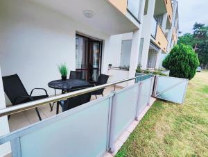 Apartament Bursztynowy Jantar 2 pokojowy z ogrodzonym tarasem przy nadmorskim lesie