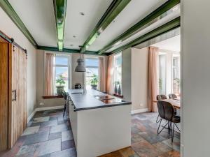 Stylish Farmhouse with Spa Tub