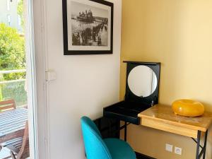 Apt with 2 bedrooms, terrace, pool & parking