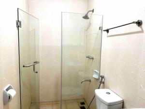 55-SQM 1-BR golf club view condo in Central BGC