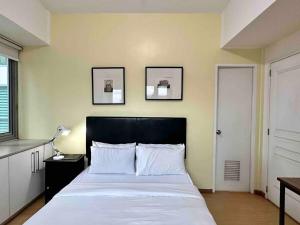 55-SQM 1-BR golf club view condo in Central BGC