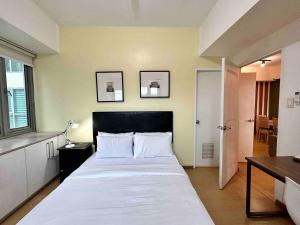 55-SQM 1-BR golf club view condo in Central BGC