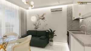 Miss Gold & Mini Lux