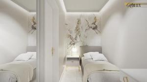 Miss Gold & Mini Lux