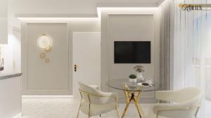 Miss Gold & Mini Lux