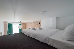 Wola Chic Studio with Mezzanine by BookingHost