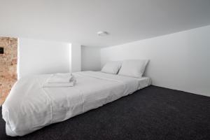 Wola Chic Studio with Mezzanine by BookingHost