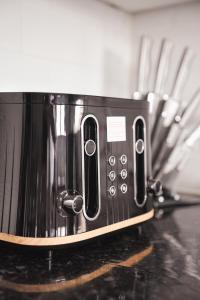 3 BDR Apt By Caledonia Luxe Stays Short Lets & Serviced Accommodation Coatbridge