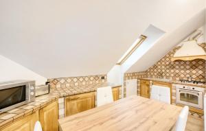 2 Bedroom Nice Apartment In Uscio