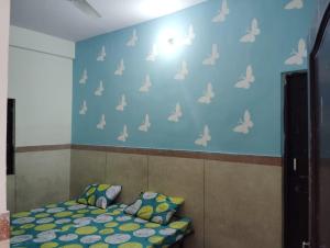 Iconic HOSTEL 01 km from Railway Station