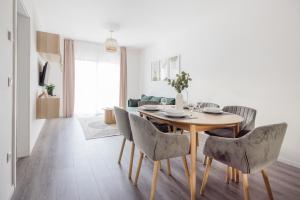 Chic & Comfort Apartment with Balcony