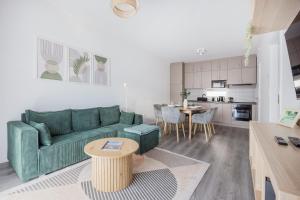 Chic & Comfort Apartment with Balcony