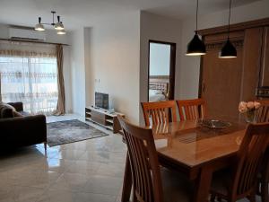 Flat 10 minutes from the airport