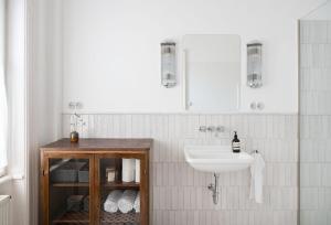 Classic elegant apartment with beautiful daylight