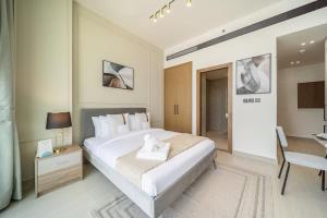 Airstay - Cozy Smart Studio - City Views - Monthly Offer Available