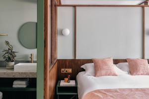 Locke London Canary Wharf