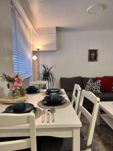 Stylish Entire Apartment with Private Garden in Camden, Central London