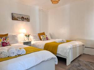 Stylish Entire Apartment with Private Garden in Camden, Central London