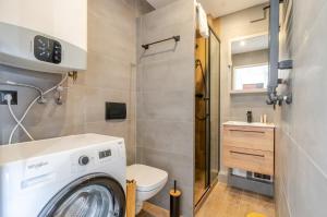 Heart of City Studio #2 by BookingHost