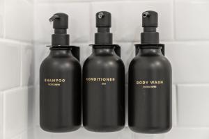 5-Bedroom Home with 2 Kitchens & Outdoor Space, Columbia Heights