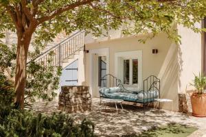 Villa Estelle, Timeless Design in Ancient Stone