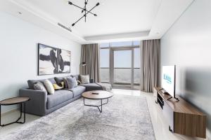 ALiving Luxe 2BR with higest Infinity Pool Close to Dubai Mall & Burj Khalifa