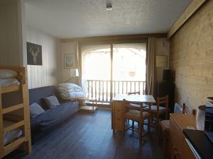 Studio lumineux rénové, proche pistes, animaux admis - FR-1-445-195