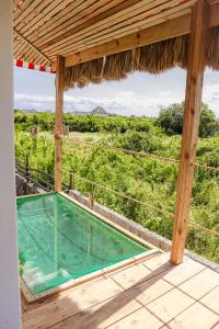 Outdoor bathroom, Outdoor bathtub, bed & kitchen tiny container house