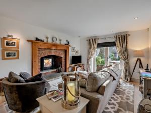 2 Bed in Robin Hoods Bay G0179