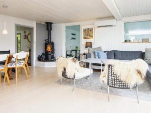 8 person holiday home in Ebeltoft-By Traum