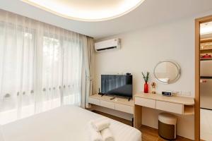 Fantasea Kamala Walk to Beach Pool & Gym Modern 1BR