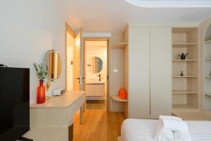 Fantasea Kamala Walk to Beach Pool & Gym Modern 1BR