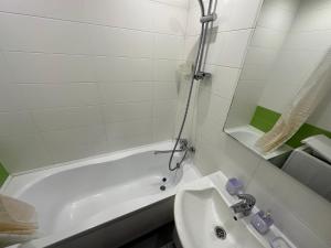 Апартаменти з трьома роздільними спальнями!