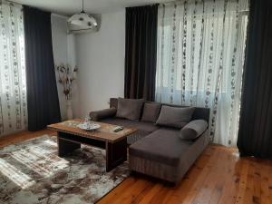 Апартамент Ризови