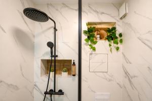 Central Green Oasis • 2BR Ultracentral Apt • AC