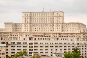 Central Green Oasis • 2BR Ultracentral Apt • AC