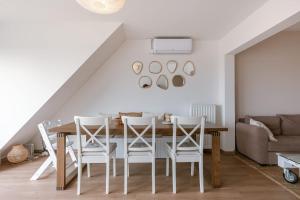 Modern Apartment with Balcony Near City Center