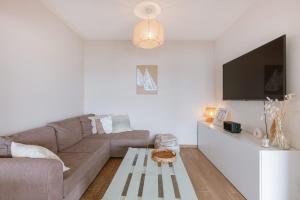 Modern Apartment with Balcony Near City Center