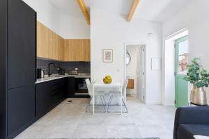 Bright Flat | Romantic Escape by HostWise