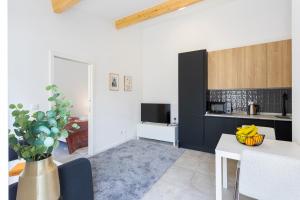 Bright Flat | Romantic Escape by HostWise