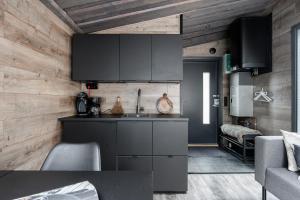 Koskisviitti 3 - Private Lakeside Suite with Terrace