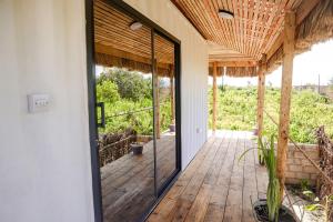 Outdoor bathroom, Outdoor bathtub, bed & kitchen tiny container house