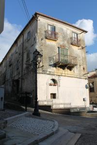 Casa Valente, Affaccio sulla Piazza Carpinone