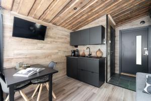 Koskisviitti 4 - Private High Quality Suite with Lake Views