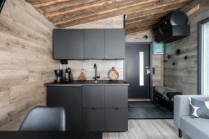 Koskisviitti 4 - Private High Quality Suite with Lake Views