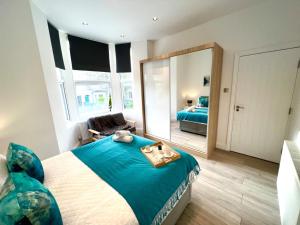 Two Bedroom Apartment By Dashh Properties Short Lets & Serviced Accommodation In Shepherds Bush With Free Wifi