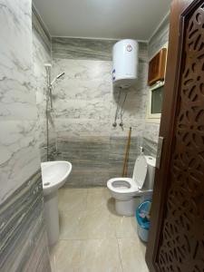 شقة فندقية تتكون من 3 غرف نوم منهم غرفه ماستر