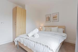 Spacious spotless and comfortable 3 bedroom house in Birmingham city centre with allocated parking and city views