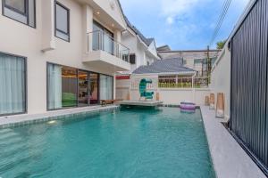 TML urban 4 bedroom 6 bathroom villa private KTV room and swimming pool